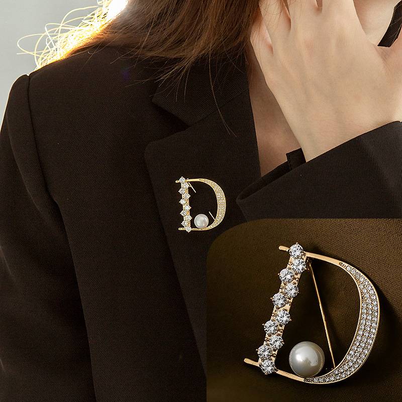Embroidery Letter M - Luxury Rhinestone Letter Dเข็มกลัดสําหรับผู้หญิงZircon Pearl Lapel