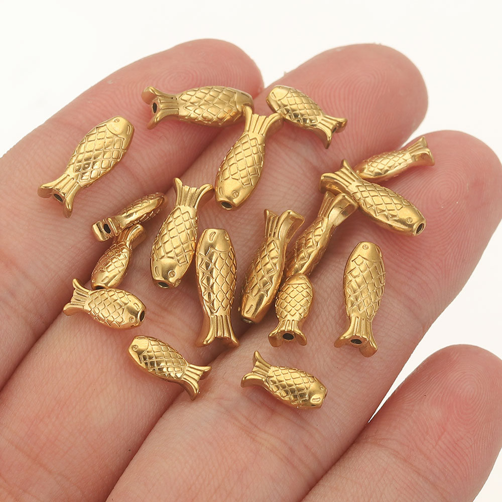 Embroidery Art - 5PCS สแตนเลสสตีลปลา Charm Spacer ลูกปัดสําหรับสร้อยข้อมือเย็บปักถักร้อย PVD