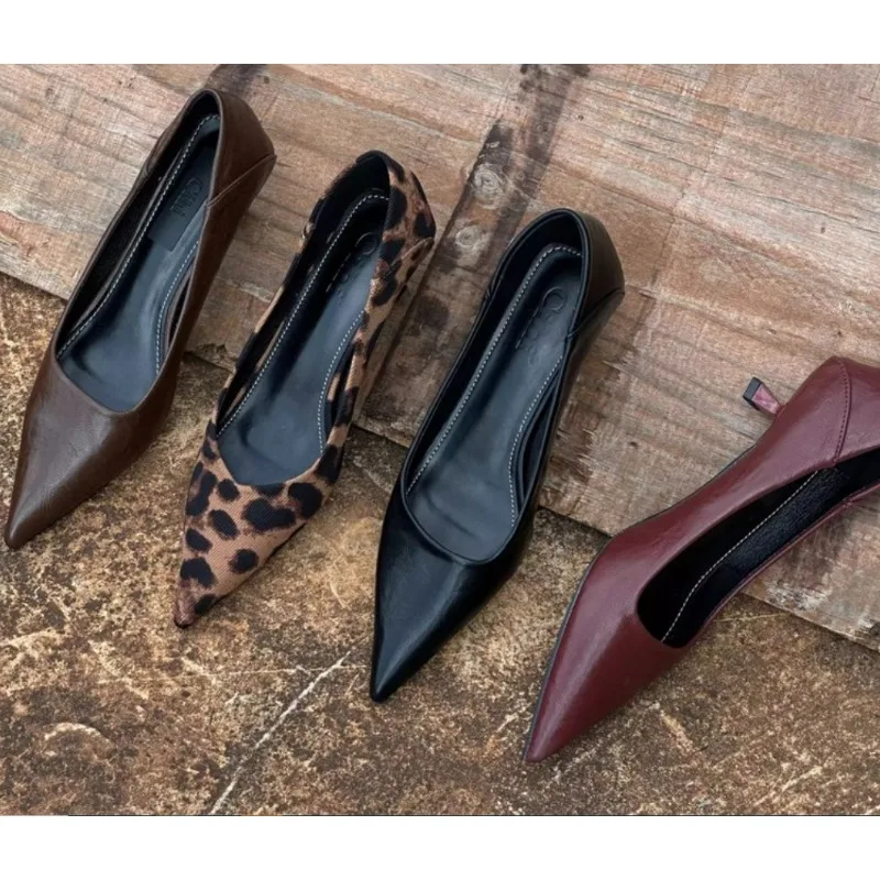 Embroidery Flat Shoes - 2024 ผู้หญิงรองเท้าส้นสูงเซ็กซี่ Burgundy Nude ปั๊ม Stripper