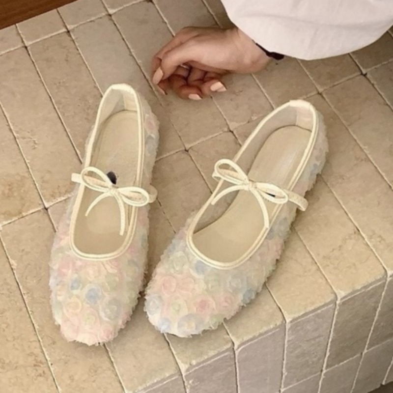 Embroidery Flat Shoes - รองเท้าแมรี่เจนตาข่ายลายกุหลาบจีนแบบใหม่ รุ่นอ่อนโยน ประจำฤดูใบไม้ผลิและฤดูร้อนปี 2026 พร้อมโบว์น่ารัก พื้นรองเท้านุ่ม