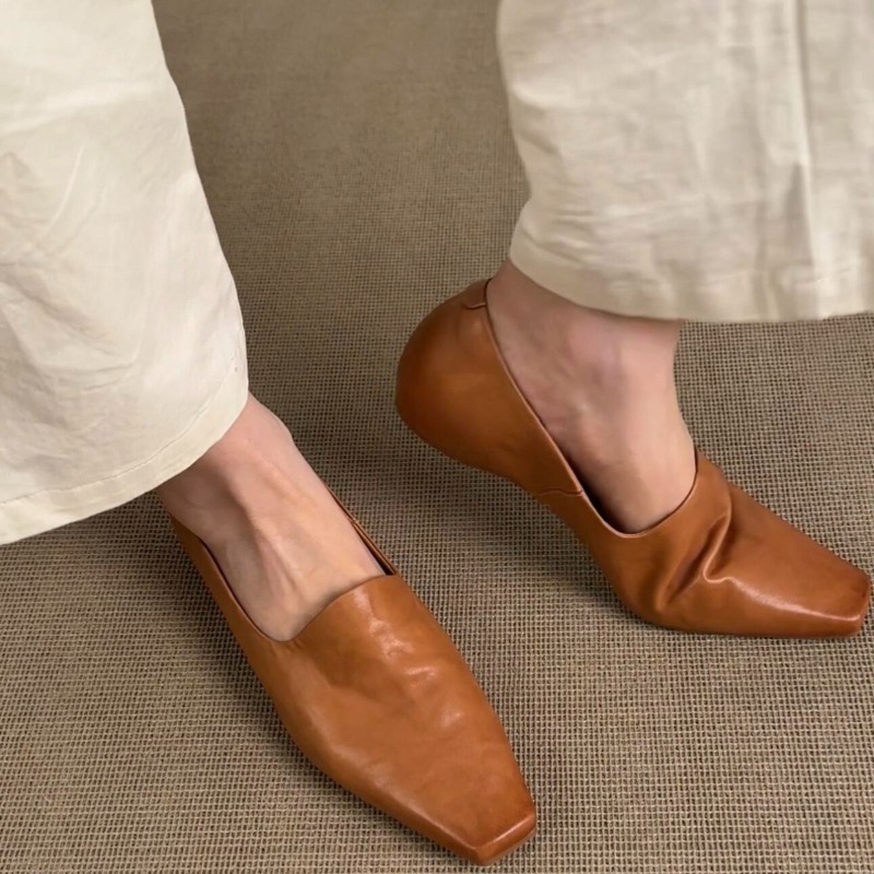 Embroidery Flat Shoes - รองเท้าโลฟเฟอร์แบบเรโทรสำหรับผู้หญิง สไตล์อังกฤษ หัวเหลี่ยม แบบสวม