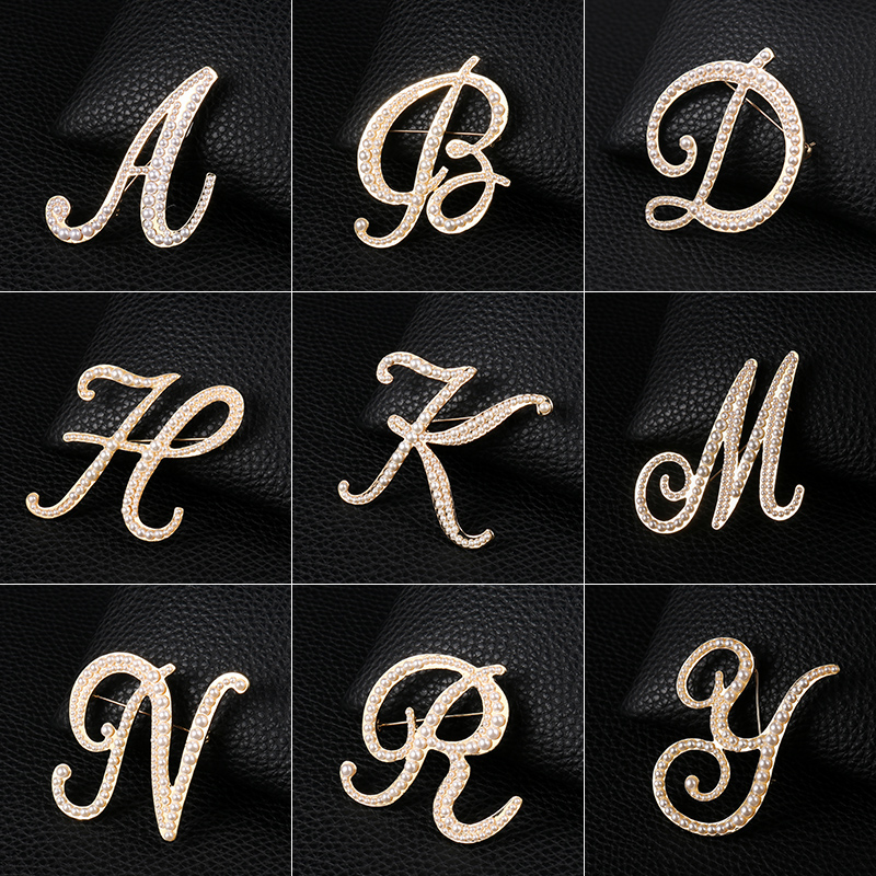 Embroidery Letter M - ตัวอักษรภาษาอังกฤษ A-Z Pearl เข็มกลัดโลหะ Latin ตัวอักษร