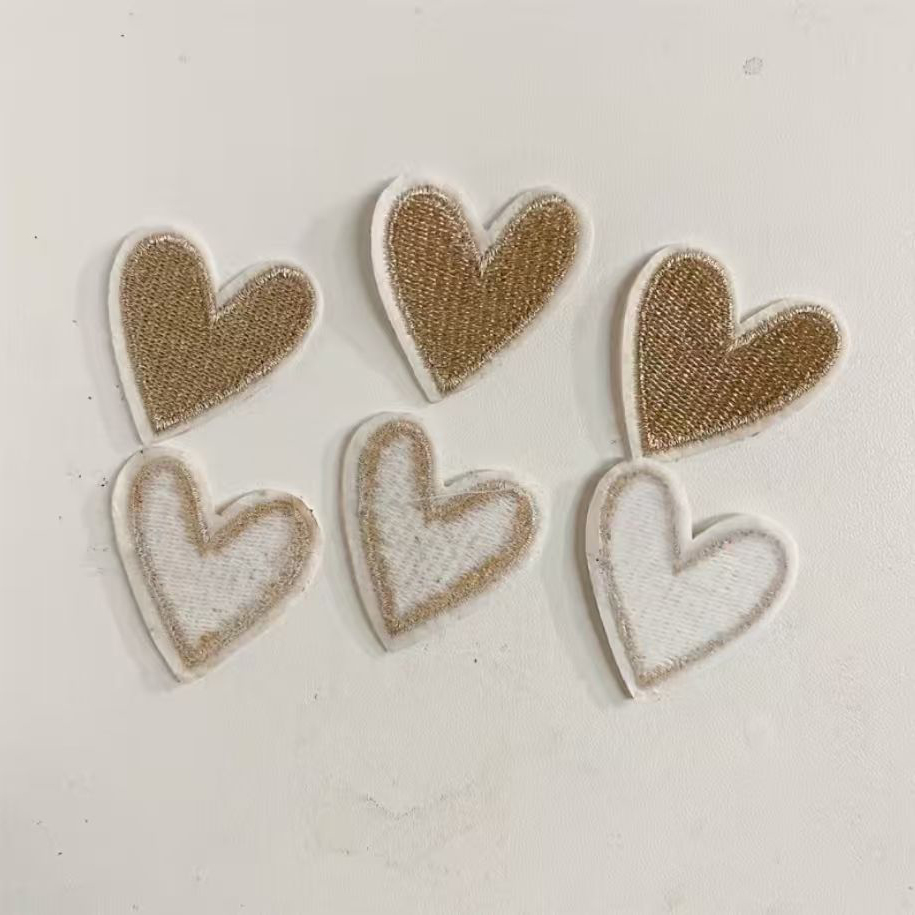 แผ่นปะผ้ารูปหัวใจสีทอง 10 ชิ้น - Embroidery Letter M บทวิจารณ์และราคา