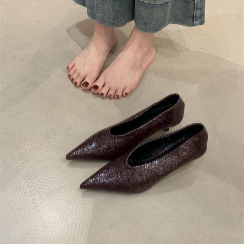 รองเท้าส้นเตี้ยหัวแหลมแบบสวม ส - Embroidery Flat Shoes บทวิจารณ์และราคา