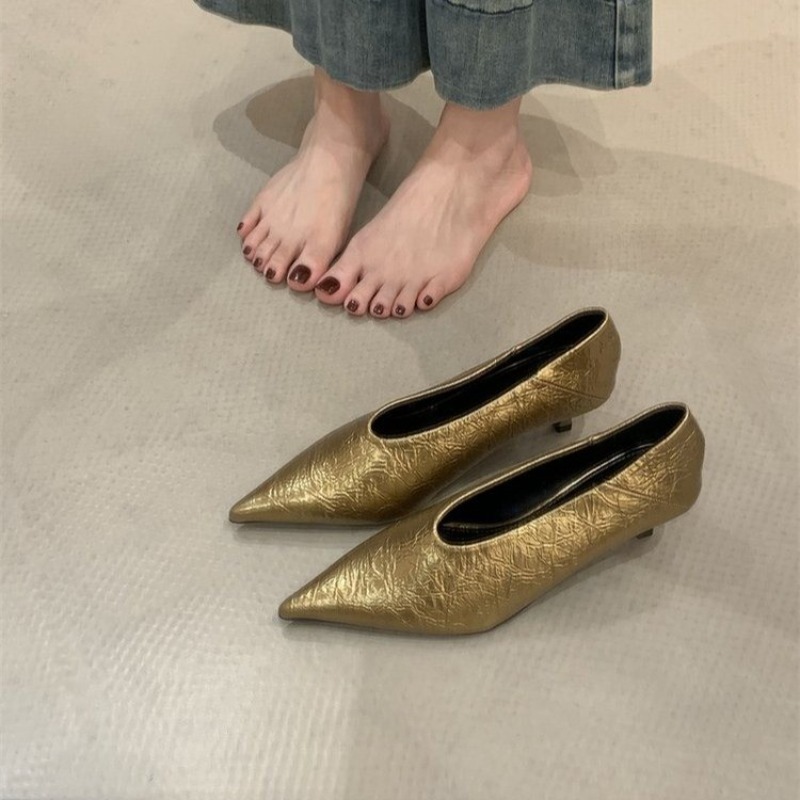 รองเท้าส้นเตี้ยหัวแหลมแบบสวม ส - Embroidery Flat Shoes บทวิจารณ์และราคา