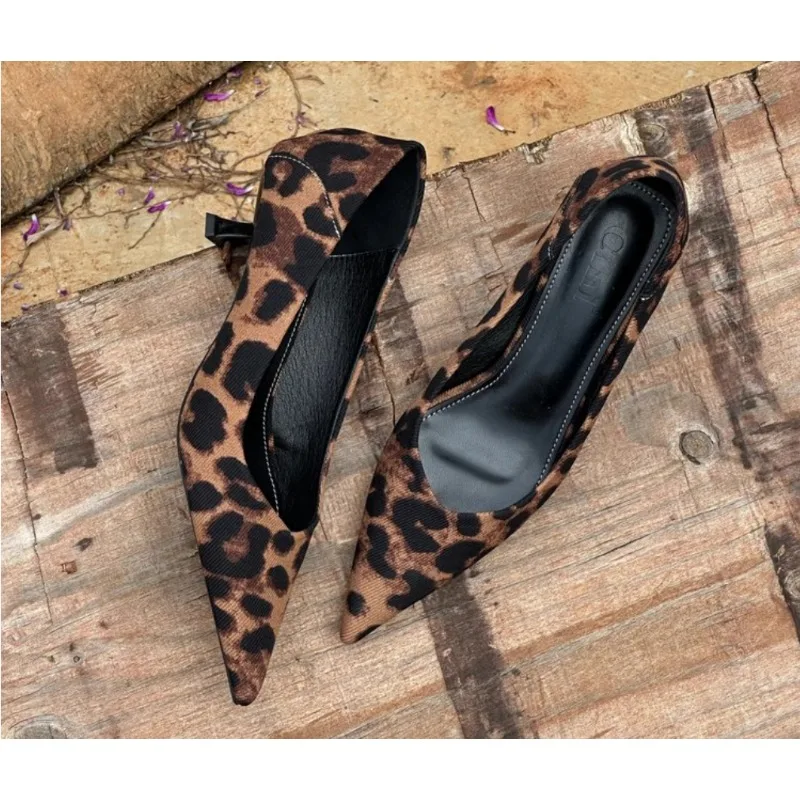 2024 ผู้หญิงรองเท้าส้นสูงเซ็กซ - Embroidery Flat Shoes บทวิจารณ์และราคา