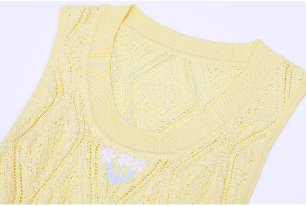 เดรสยาวถักนิตติ้งสำหรับผู้หญิง - Embroidery Yellow Dress บทวิจารณ์และราคา
